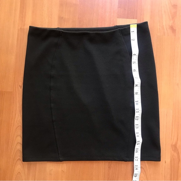 TOPSHOP | Black Bodycon Mini Skirt in Stretchy Material Size 8 - Picture 6 of 8